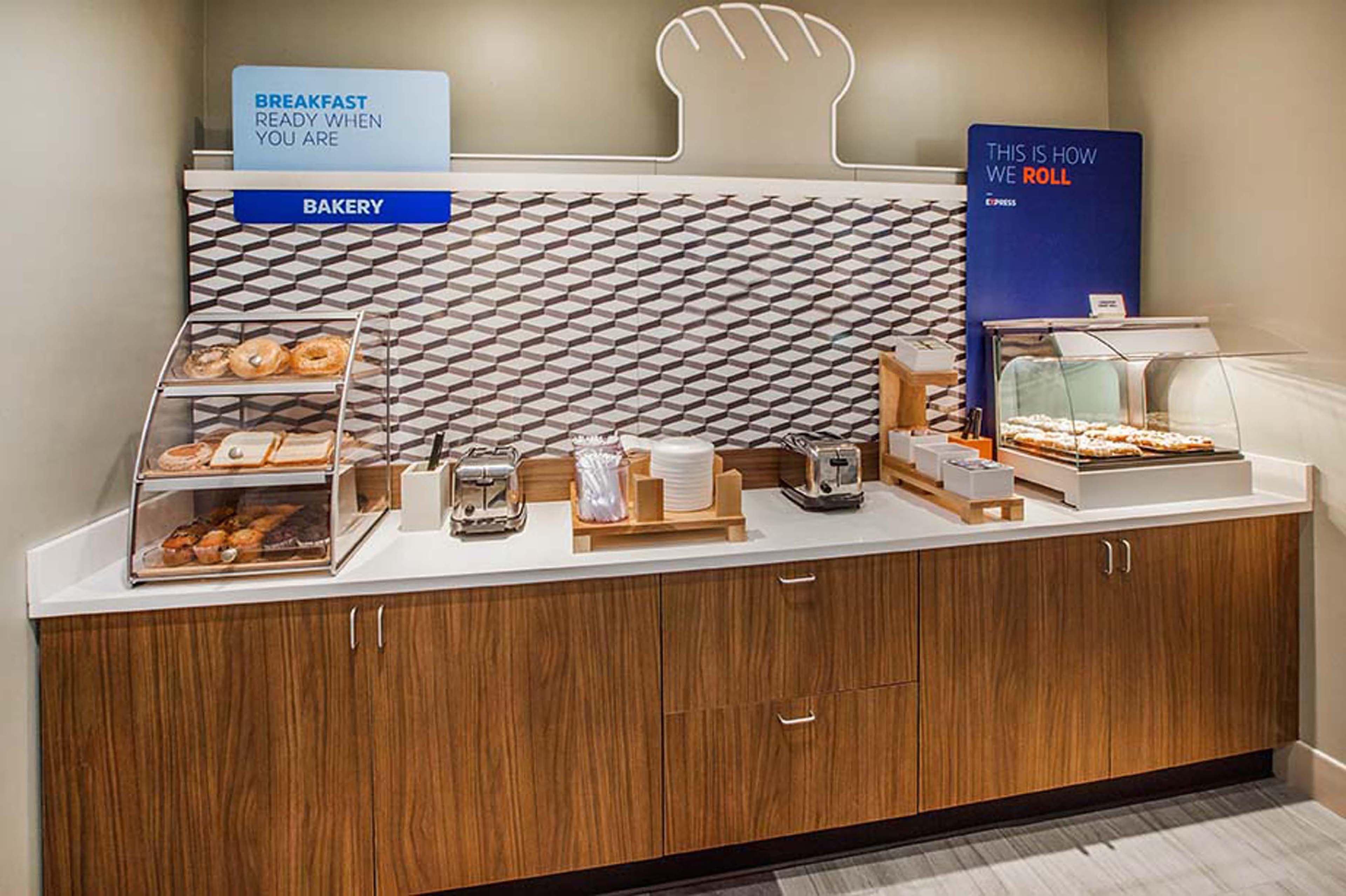 Holiday Inn Express & Suites - Redding By Ihg Ngoại thất bức ảnh