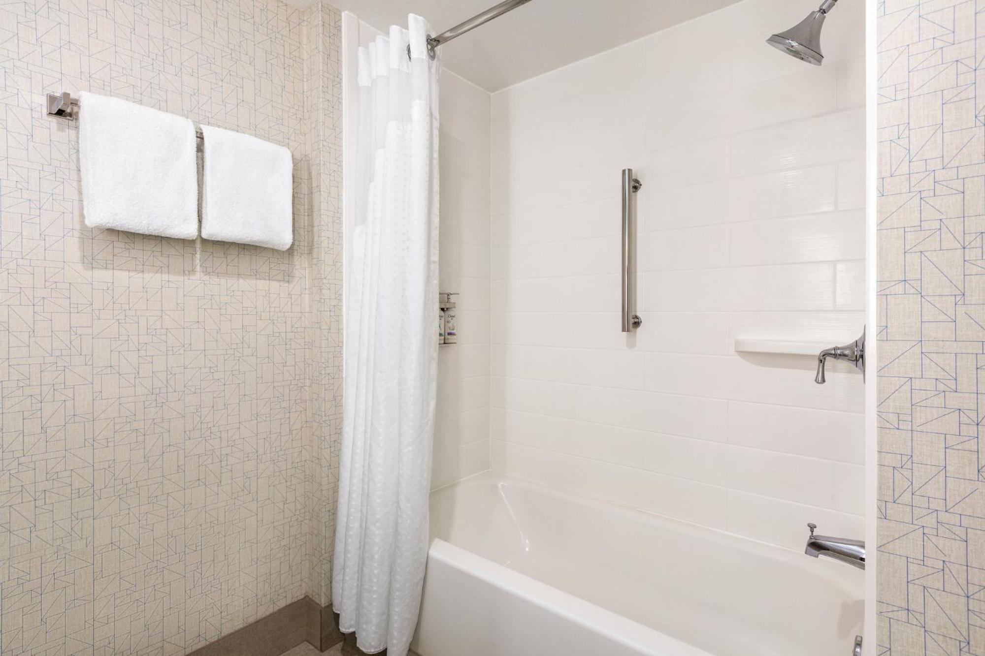 Holiday Inn Express & Suites - Redding By Ihg Ngoại thất bức ảnh